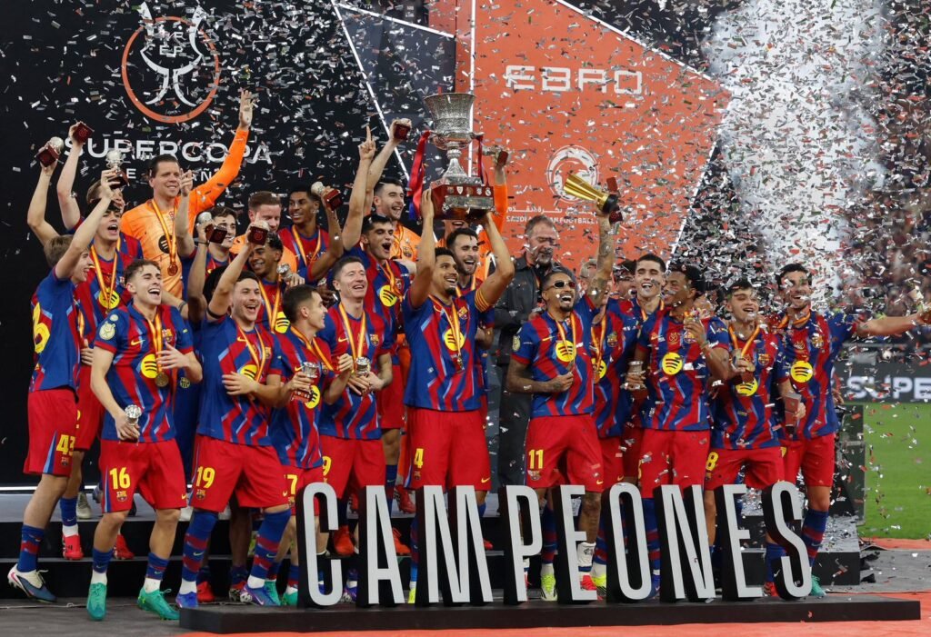 برشلونة يهزم ريال مدريد 3–2 ويتوّج بسوبر إسبانيا للمرة الـ16 2 برشلونة