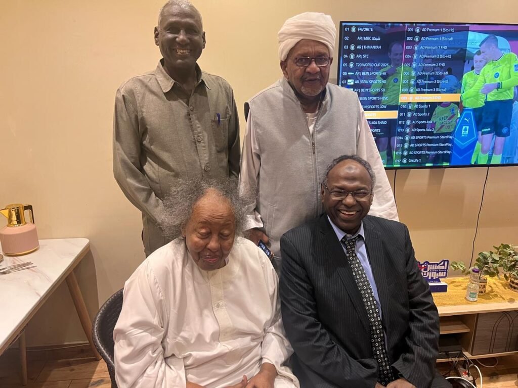 من دفتر ذاكرة البروف كمال شداد… حين كان مدربًا للهلال 2 Kamal Shaddad with Ibrahim Awad