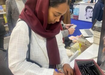 نور صلاح توقّع «العود الأبدي» بالقاهرة 5 نور صلاح توقّع «العود الأبدي» بالقاهرة