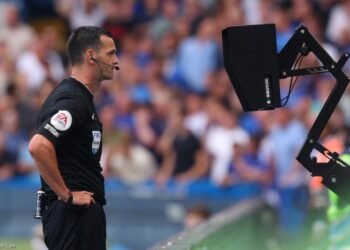 الدوري الإنجليزي .. مطالبات واسعة بإلغاء الـ «VAR» 14 VAR 1