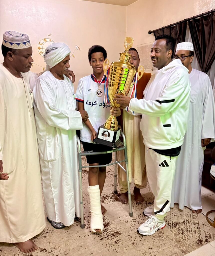 وفد من نجوم كرمة يطمئن على الحارس أحمد عصام الدين 3 b2