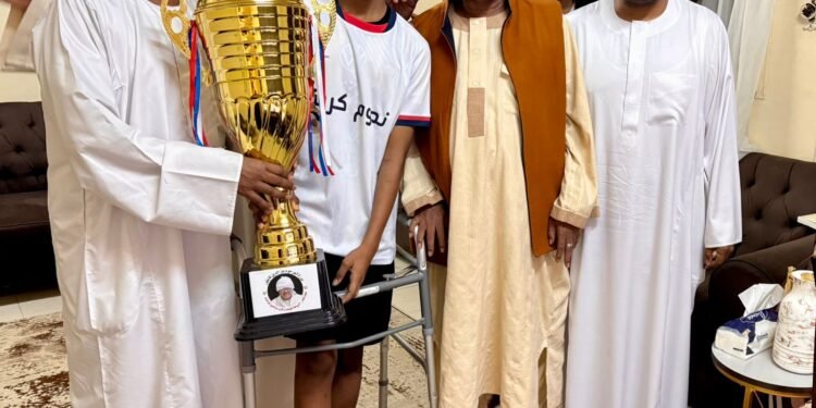 وفد من نجوم كرمة يطمئن على الحارس أحمد عصام الدين 1 b3