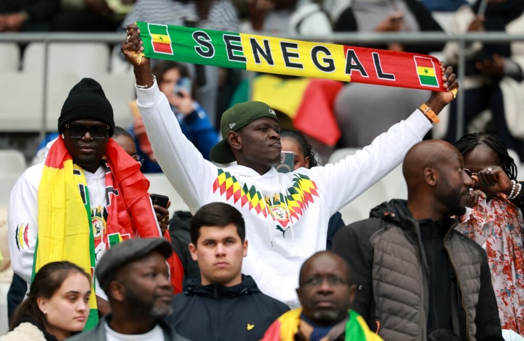السنغال تتحدى قرار «الكاف» وتحتفل باللقب أمام جماهير باريس 5 saneg1