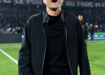 إنريكي لا يمانع العودة إلى كامب نو 5 انريكي